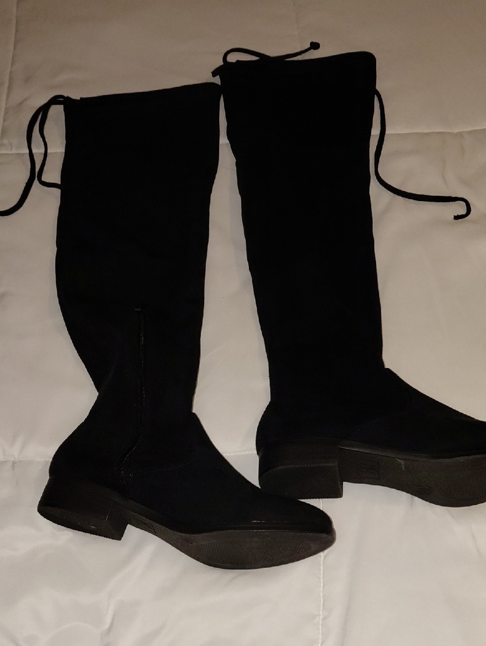 Black Women's Knee-High Flat Boots - Classic Sleek Design